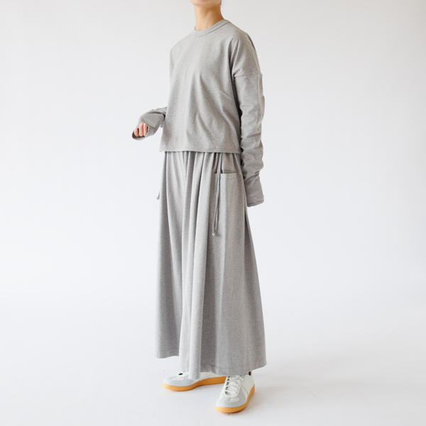 丸襟長袖Tシャツとのセットアップもおすすめです(身長160cm・TopGray) 丸襟長袖Tシャツとのセットアップもおすすめです(身長160cm・TopGray)