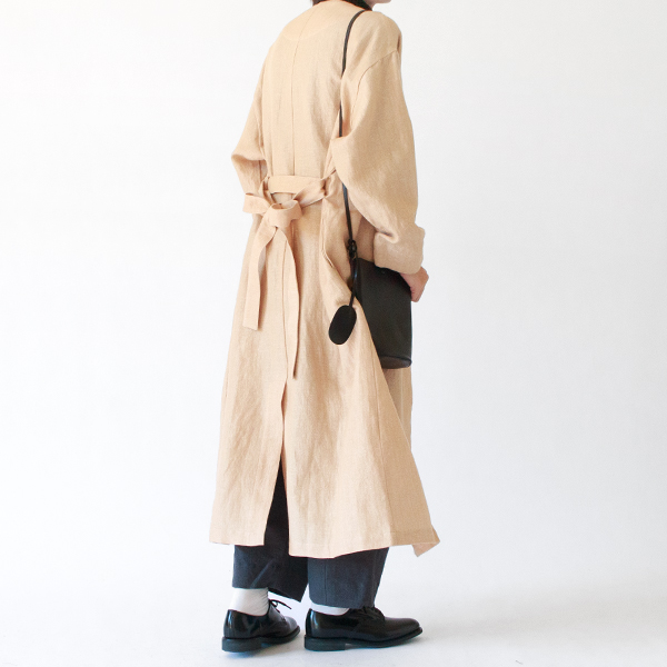 ベルトを後ろで結ぶのも素敵(身長163cm・BEIGE) ベルトを後ろで結ぶのも素敵(身長163cm・BEIGE)