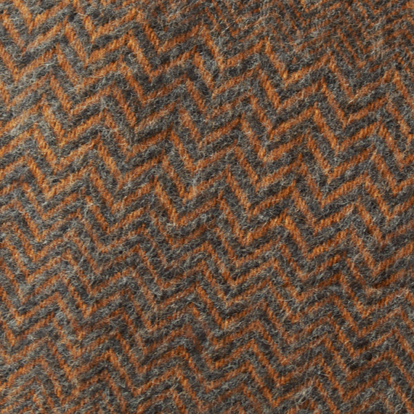 チャコールとダークキャメル、深みのある2色の糸で織りあげられています。 チャコールとダークキャメル、深みのある2色の糸で織りあげられています。