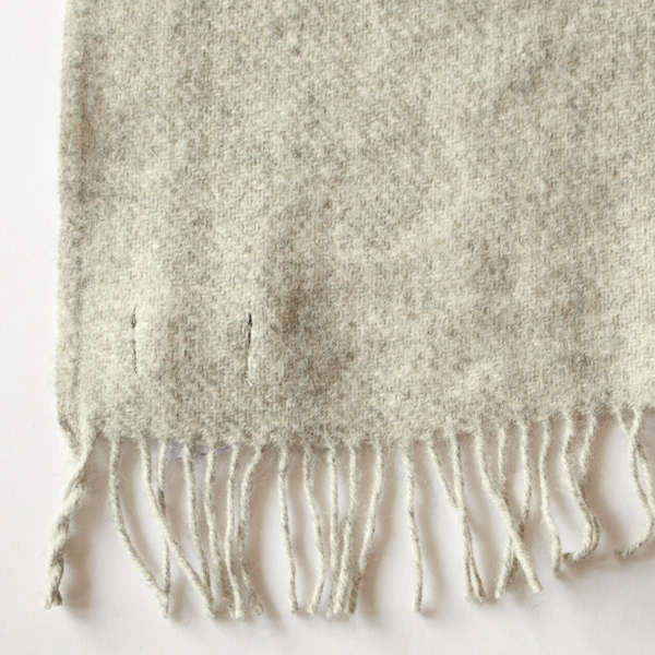 羊本来の毛色に限りなく近いあたたかみのあるグレー 羊本来の毛色に限りなく近いあたたかみのあるグレー