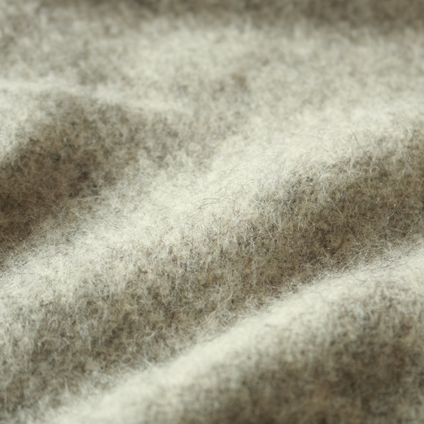 高級感のある美しい光沢と、滑らかな肌触りが特徴 高級感のある美しい光沢と、滑らかな肌触りが特徴