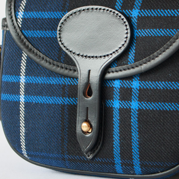 タータンチェックは、スコットランドのLOCHCARRON社の生地を使った限定モデル タータンチェックは、スコットランドのLOCHCARRON社の生地を使った限定モデル