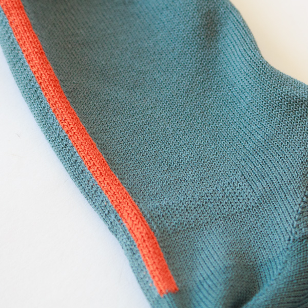 かかと側のラインがポイント(ストームブルー) かかと側のラインがポイント(ストームブルー)