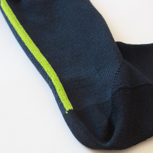 かかと側のラインがポイント(ストームブルー) かかと側のラインがポイント(ストームブルー)