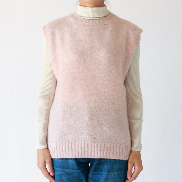 淡いピンクとミルク色で選びやすい色目です