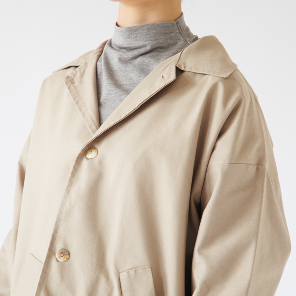 ボタンの開け閉めで雰囲気を変えて ボタンの開け閉めで雰囲気を変えて