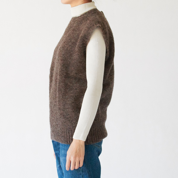 袖がないことで動きやすいベストです