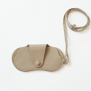 ストラップ付きメガネケース