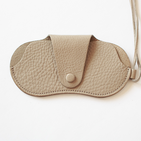 メガネを引っ掛けるように入れておくことができます(GREY) メガネを引っ掛けるように入れておくことができます(GREY)