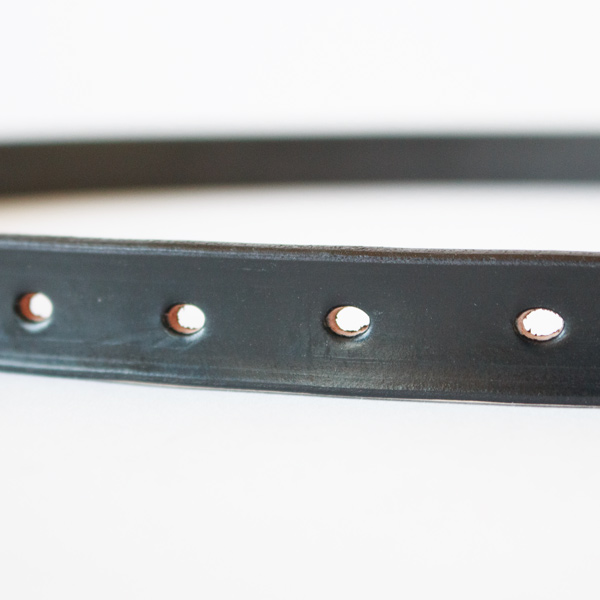 14個のベルト穴 14個のベルト穴