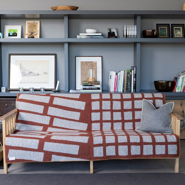 ソファーカバーとしてもご使用いただけます(ブラウン) ソファーカバーとしてもご使用いただけます(ブラウン)