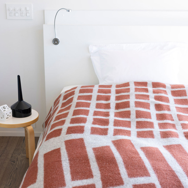 羽毛布団に重ねたり、シーツ代わりに敷けば、朝までぽかぽか(ブラウン) 羽毛布団に重ねたり、シーツ代わりに敷けば、朝までぽかぽか(ブラウン)