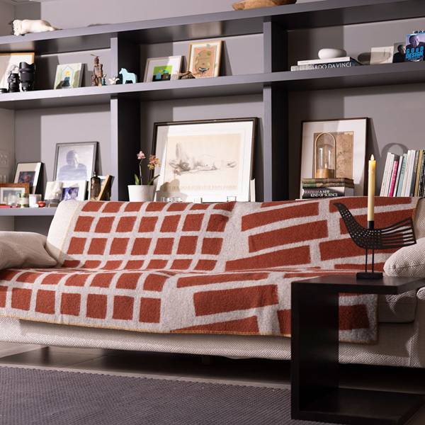 ソファーカバーとしてもご使用いただけます(ブラウン) ソファーカバーとしてもご使用いただけます(ブラウン)