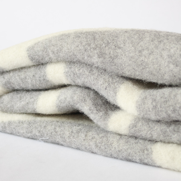 ふっくらとした厚みと高い保温性があります。 ふっくらとした厚みと高い保温性があります。