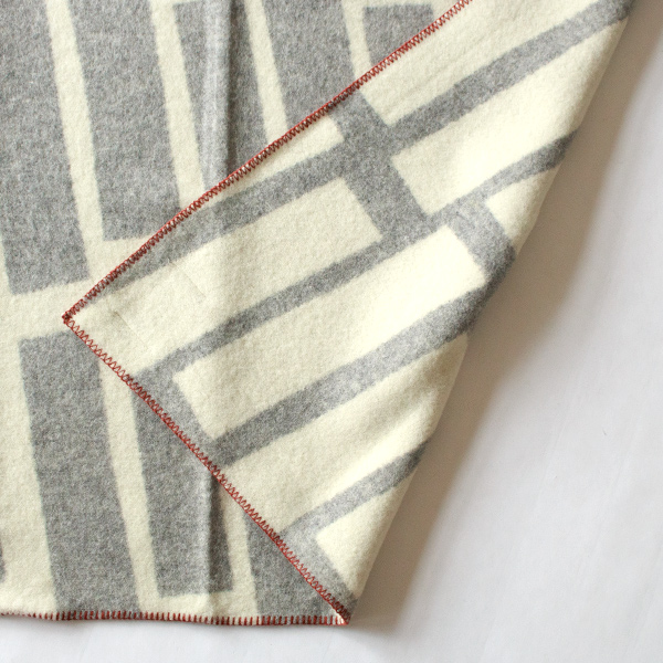 裏は色が反転するリバーシブル仕様(グレー) 裏は色が反転するリバーシブル仕様(グレー)