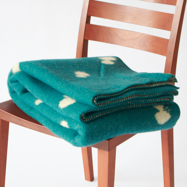 ふっくらと厚みのあるエコラムウール100%の生地 ふっくらと厚みのあるエコラムウール100%の生地