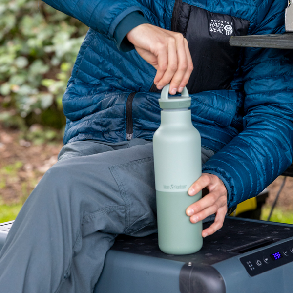 ハンドルによって蓋を外しやすくなっています。(Iceberg) ハンドルによって蓋を外しやすくなっています。(Iceberg)