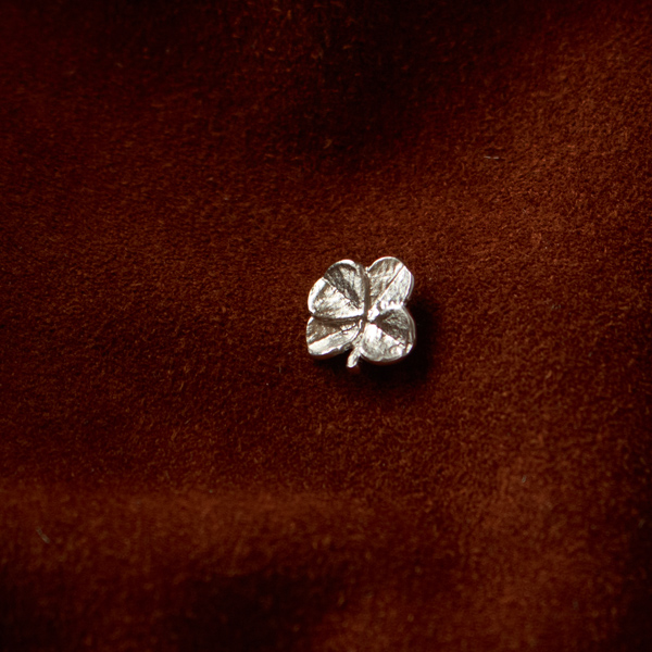 フォーリーフ クローバー ピン Silver フォーリーフ クローバー ピン Silver