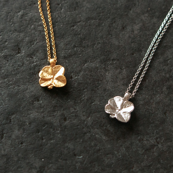 右:Gold 左:Silver 右:Gold 左:Silver