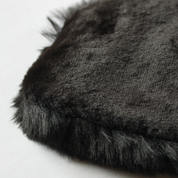 裏側は毛足の短いファーで（BLACK）
