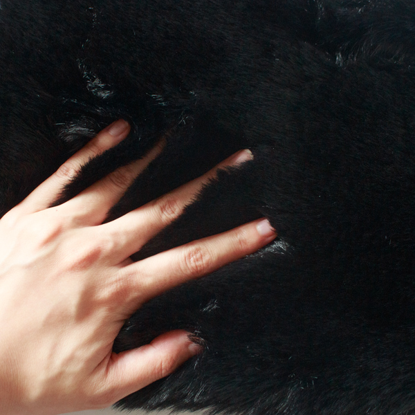 トップはもこもこのファー（BLACK）