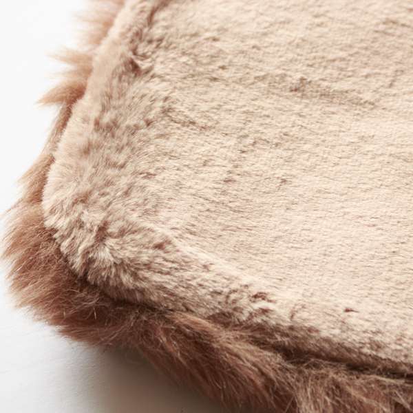 裏側は毛足の短いファーで（BROWN）