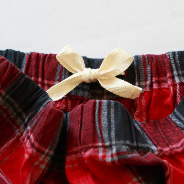 ウエストはゴム+紐でサイズ調整可能(RED×BLACK) ウエストはゴム+紐でサイズ調整可能(RED×BLACK)