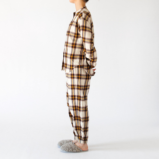 身長163cm・WHITE×BROWN