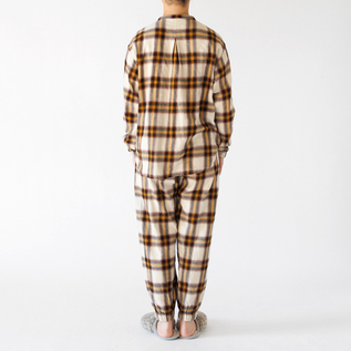 身長163cm・WHITE×BROWN