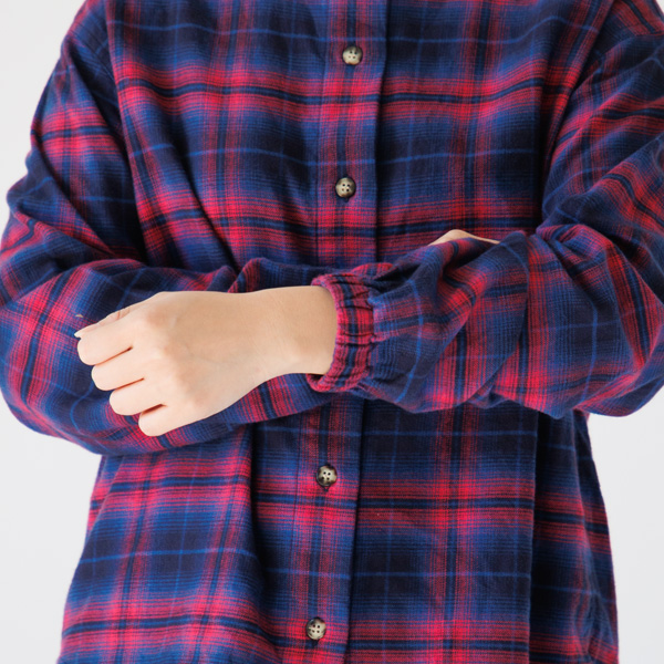 締め付け感の少ない袖口ゴム(身長163cm・BLUE×PINK) 締め付け感の少ない袖口ゴム(身長163cm・BLUE×PINK)