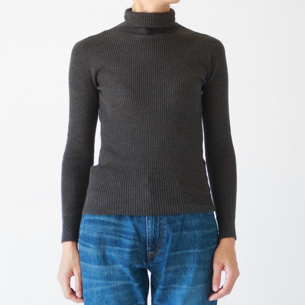 身長163cm　CHARCOAL-M