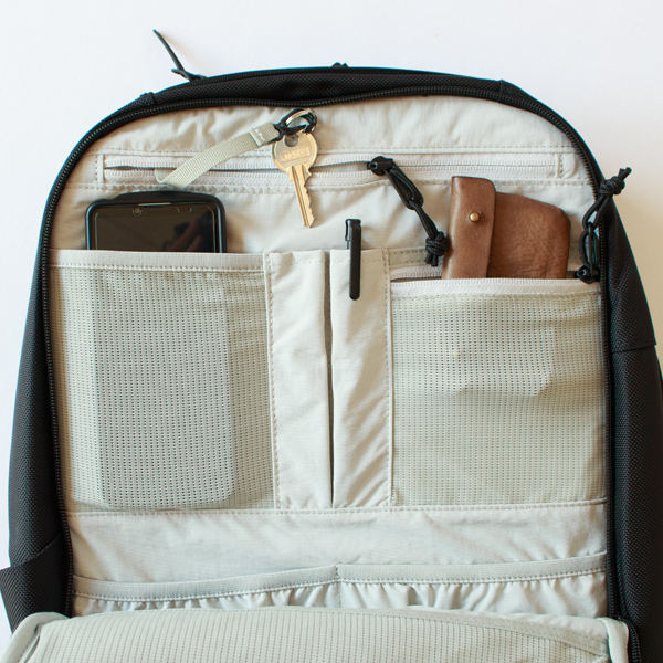 素早くものが取り出せるメッシュポケット 素早くものが取り出せるメッシュポケット