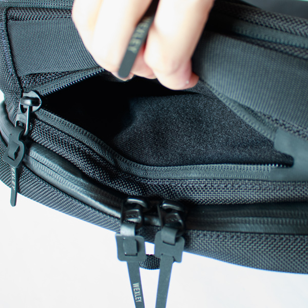 ちょっとした小物収納に便利なトップポケット ちょっとした小物収納に便利なトップポケット