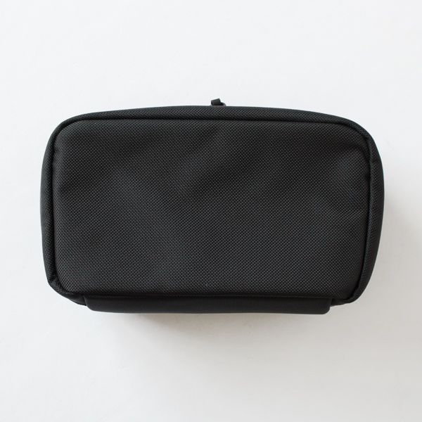 ペンからガジェットまで、様々な小物をスマートに収納