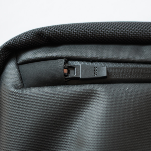 フロントポケットのジッパー