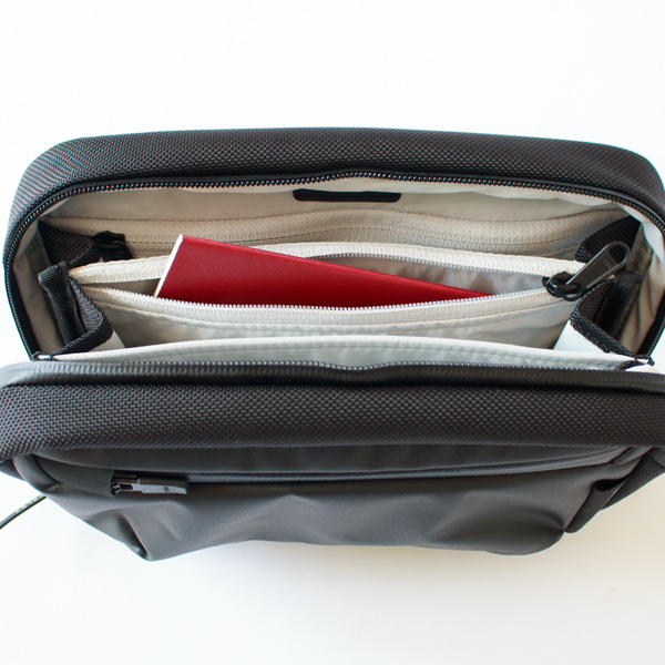 開いたまま自立するデザイン