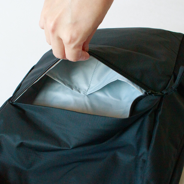 整理しやすいフロントポケット