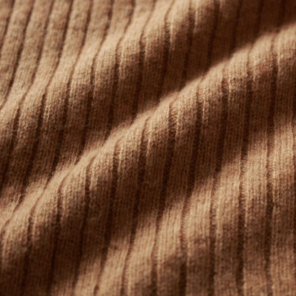 極めて希少なフタコブラクダの幼い頃の毛だけを100%使用(キャメル) 極めて希少なフタコブラクダの幼い頃の毛だけを100%使用(キャメル)