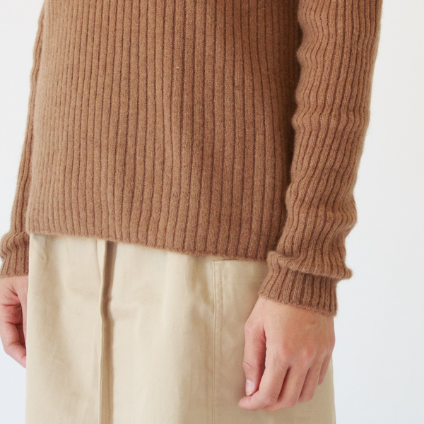 クシュっとした袖口(身長163cm・キャメル) クシュっとした袖口(身長163cm・キャメル)
