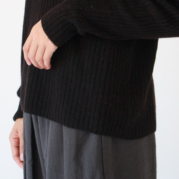 すっきりとした裾(身長163cm・ブラック) すっきりとした裾(身長163cm・ブラック)