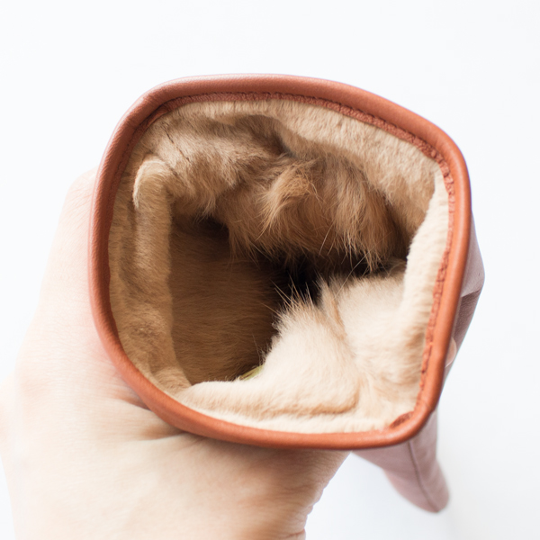 肌触りのいい柔らかなカシミヤライニング 肌触りのいい柔らかなカシミヤライニング