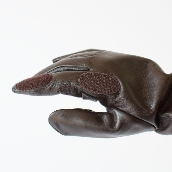 BROWN(画像は女性が着用) BROWN(画像は女性が着用)