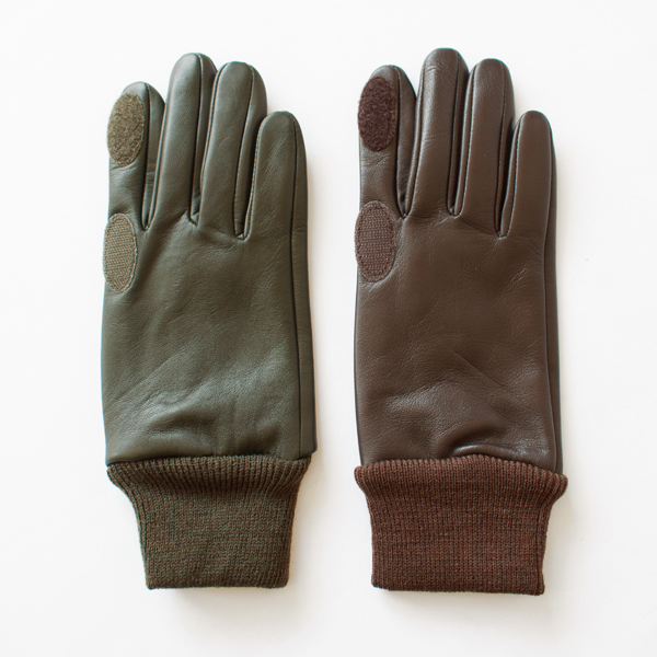 左:OLIVE、右:BROWN 左:OLIVE、右:BROWN