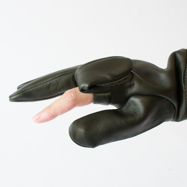 折り曲げた指部分をしっかり留められるベルクロ付き(OLIVE) 折り曲げた指部分をしっかり留められるベルクロ付き(OLIVE)