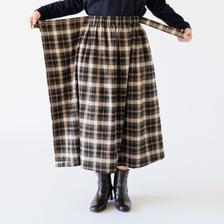 ラップ布の下もギャザーがあります(身長160cm・KHAKI) ラップ布の下もギャザーがあります(身長160cm・KHAKI)