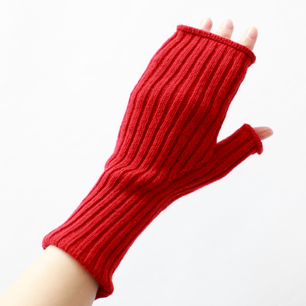 指先までしっかり覆う長さ(RED) 指先までしっかり覆う長さ(RED)