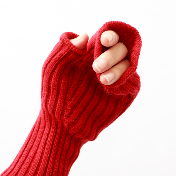 指先が出るのでスマホなどの操作も可能です。(RED) 指先が出るのでスマホなどの操作も可能です。(RED)