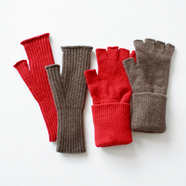 左:GEELONGORA リブフィンガーレス ミトン、右:GEELONGORA PLAIN STITCH 指なし手袋 左:GEELONGORA リブフィンガーレス ミトン、右:GEELONGORA PLAIN STITCH 指なし手袋