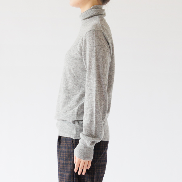 Light Grey、身長：163cm