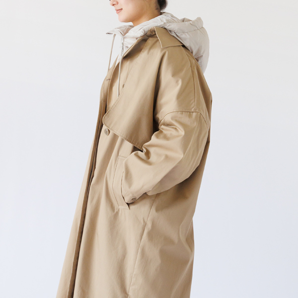 部分的に羽毛量を変えることで、シルエットの良さと防寒性を両立